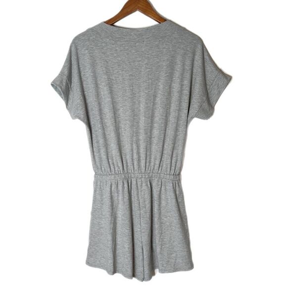 Gilli V-Neck Short Sleeve Romper - Picture 2 of 4